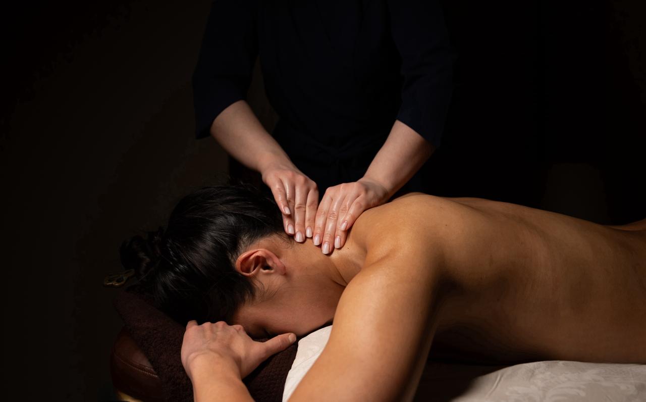 Массаж шейно-воротниковой зоны + классический массаж лица