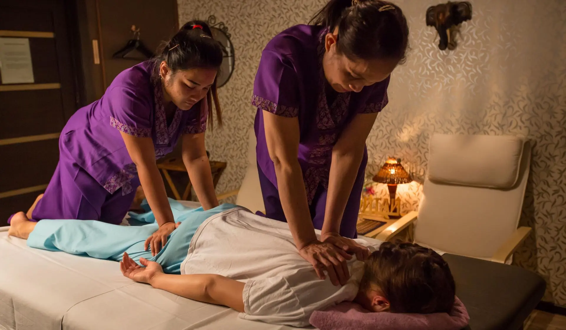 Тайский массаж в 4 руки