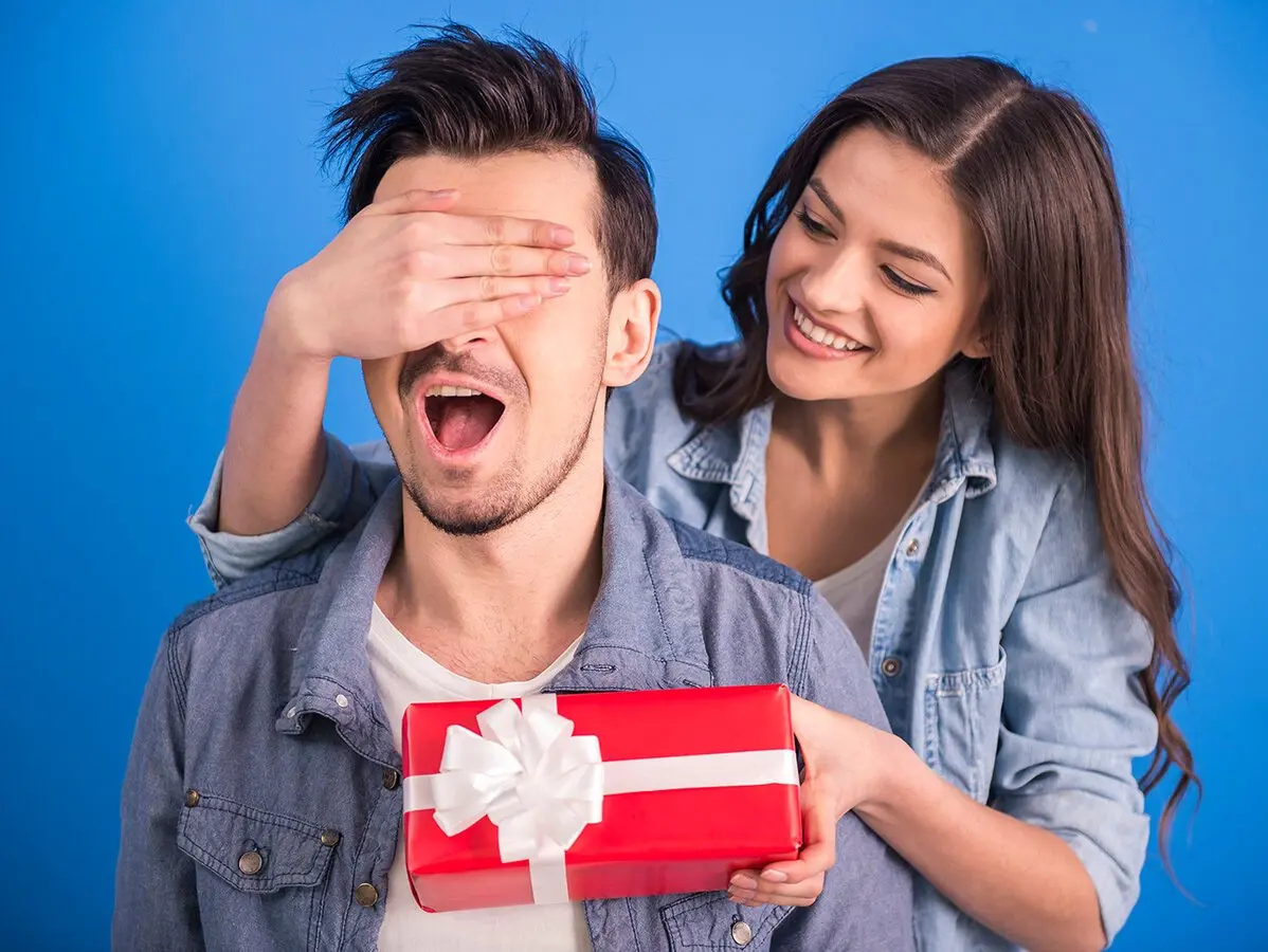 5 крутых подарков мужчине на День Рождения